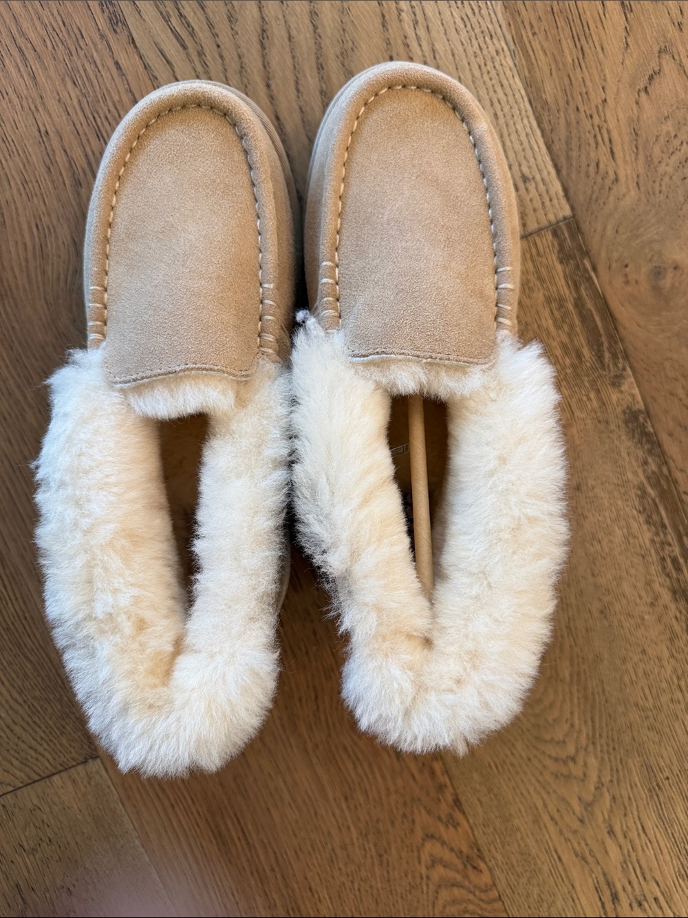 UGG Women's platform UGGs in light Chestnut - Picture 3 of 6